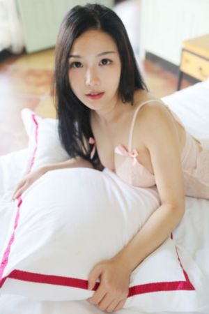 王妃两奶头被两男人大力拉扯_剧情片高清完整版播放